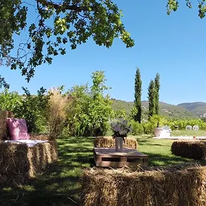 La Fontaine Des Noyers Saint-Saturnin-lès-Apt